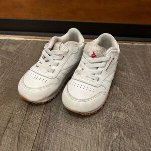 Toddler size 6 white Reebok shoes